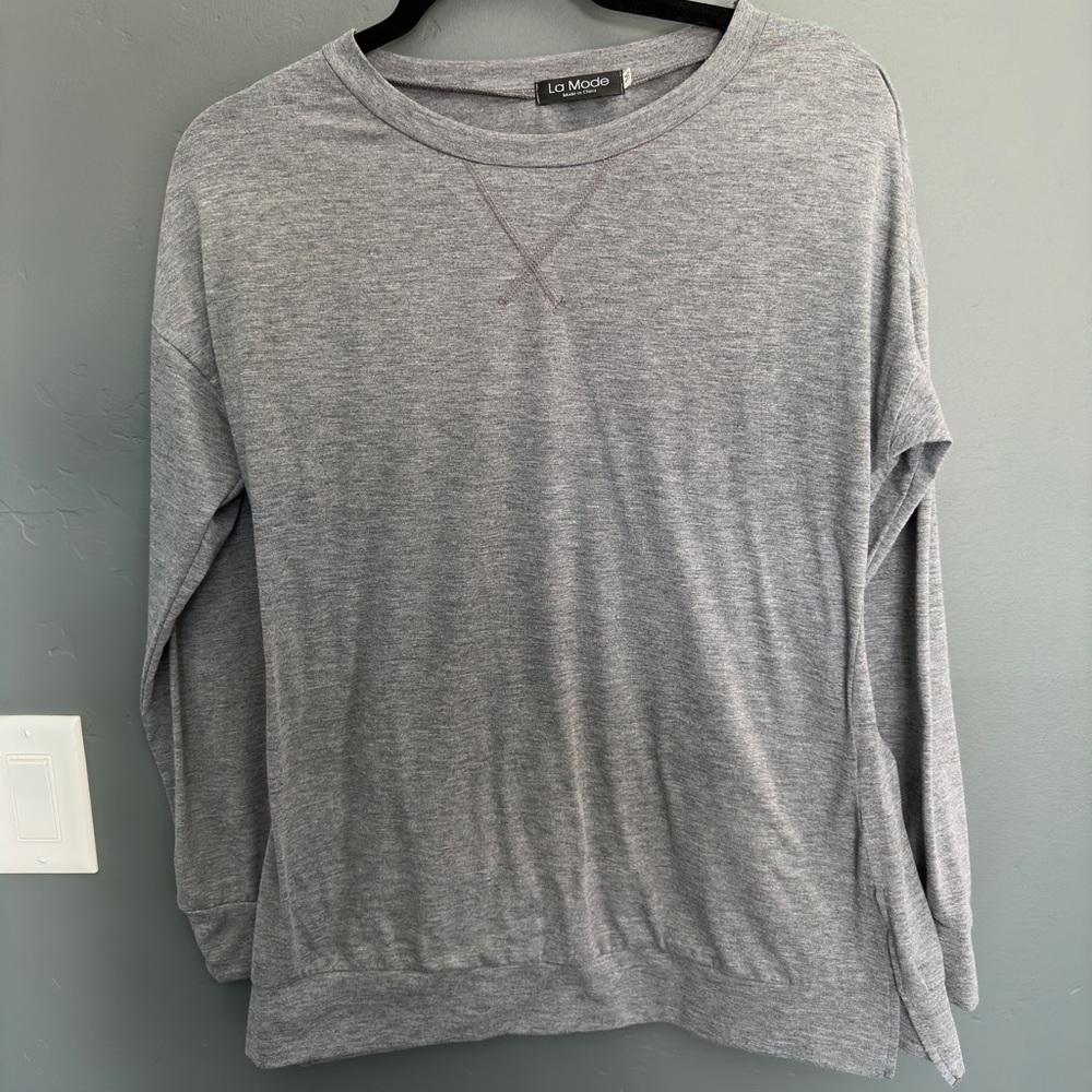 LA Mode long sleeve grey top, size M NWOT